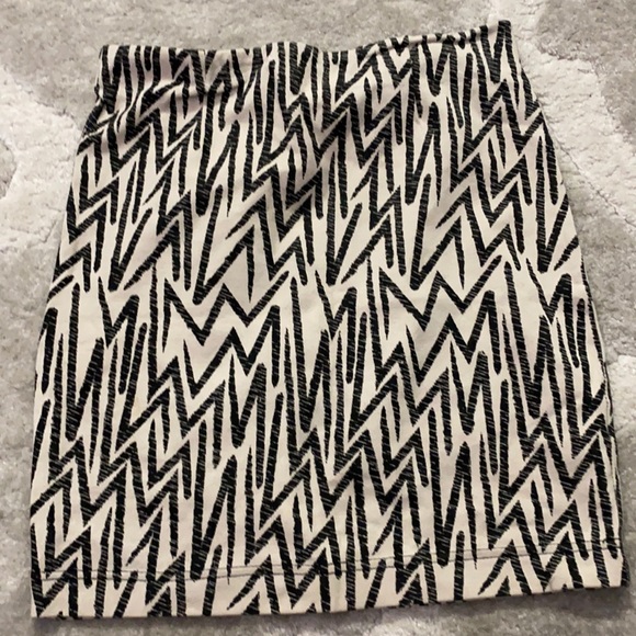 Women Skirt - Picture 1 of 3